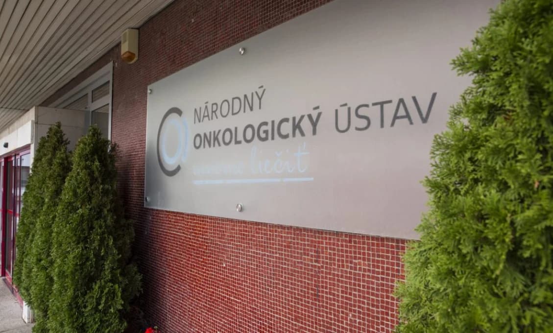 Muž sa vyhrážal hromadným vystrieľaním zákazníkov, ktorí v supermarkete na Floride nenosia masky