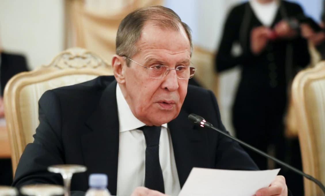 Ukrajina podnikla útok dronmi na Putinovu rezidenciu, tvrdí Lavrov