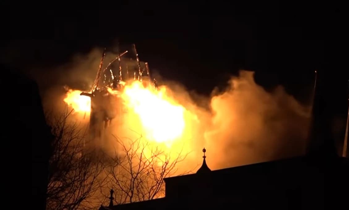 Silvester sa zmenil na PEKLO: Historický kostol v plameňoch, veža sa zrútila! (VIDEO)