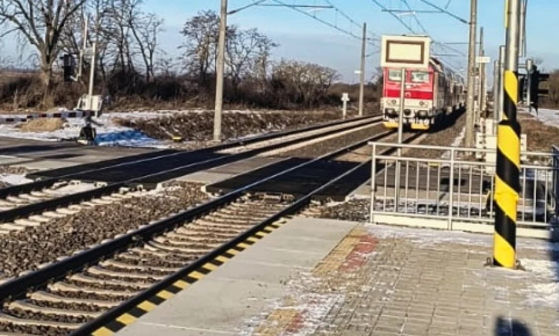 OBROVSKÁ TRAGÉDIA na železnici! Žena zrážku s vlakom neprežila. Železničiari odriekajú spoje