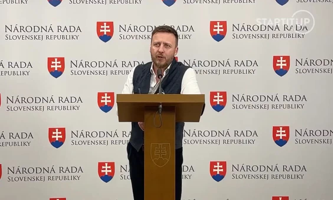 NEČAKANÝ MOMENT! Kotlár ponúka redaktorke JOJ objatie