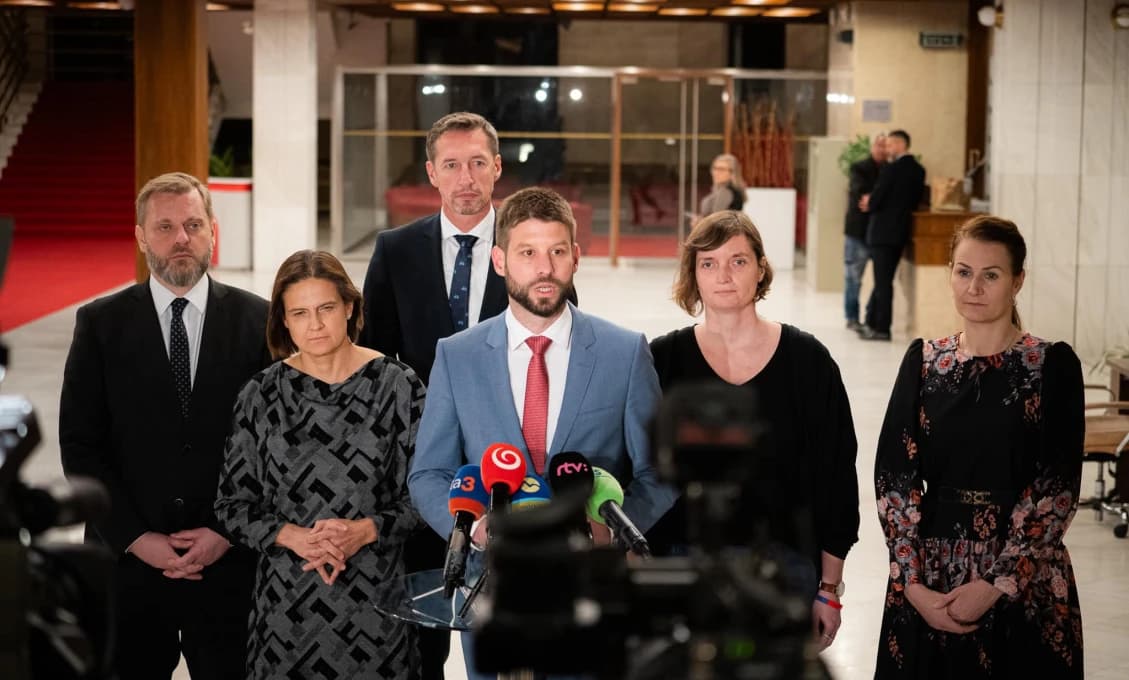 Pochopia opozičníci, že olej a voda sú nemiešateľné?