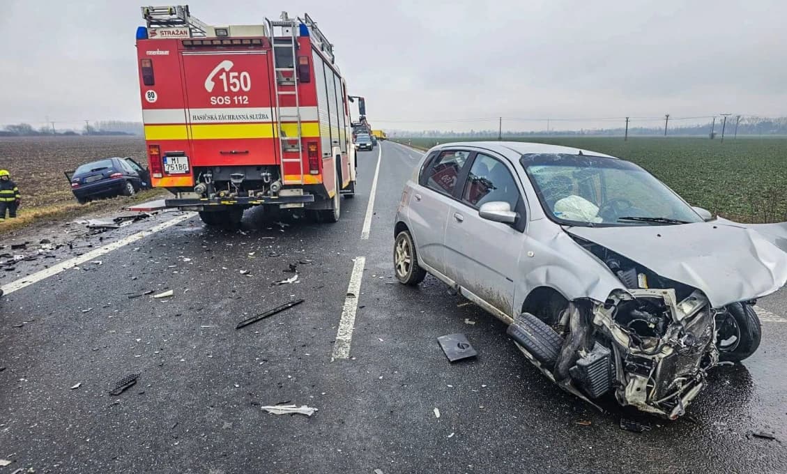 Pri zrážke dvoch áut pri Trebišove zahynul vodič, úsek dočasne uzavreli