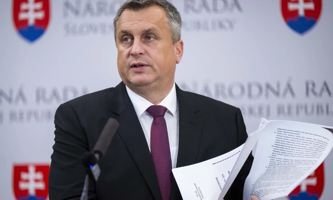 Nájdite rozdiel medzi kyselinármi a černákovcami. Predseda Danko si právne podá kolegyňu