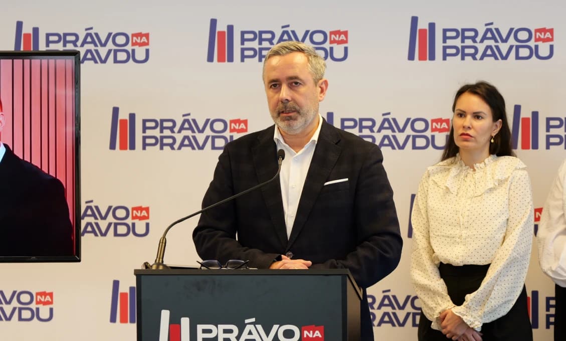 Trestné oznámenie kvôli zbraniam pre Ukrajinu: preveria aj financovanie strany Demokrati
