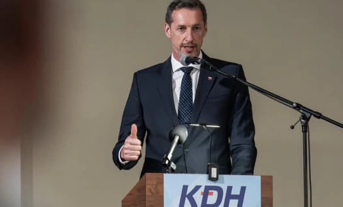 KDH za križovatkou: Rozhodnutie snemu ako záchrana či poprava? "SMER je ZLO pre krajinu i ľudí!" súdi Majerský
