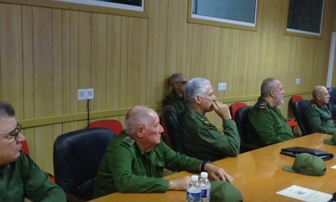 Syn Borisa Johnsona dostal meno po lekároch, ktorí premiérovi zachránili život