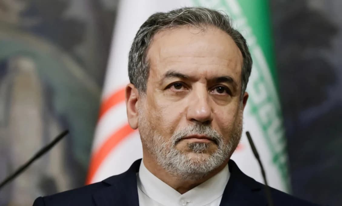 NAŽIVO: Irán oznámil otvorenie Hormuzského prielivu. Ceny ropy prudko klesli