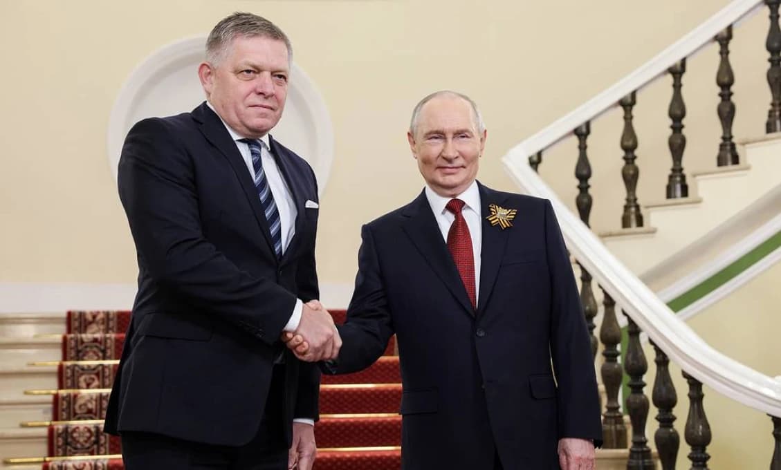 Slovenský premiér prišiel do Kremľa na oslavy Dňa víťazstva