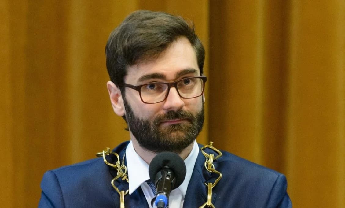 Hattasov škandál v Nitre: vlastnému človeku zrušili miesto a mesto mu vyplatilo „zlatý padák“