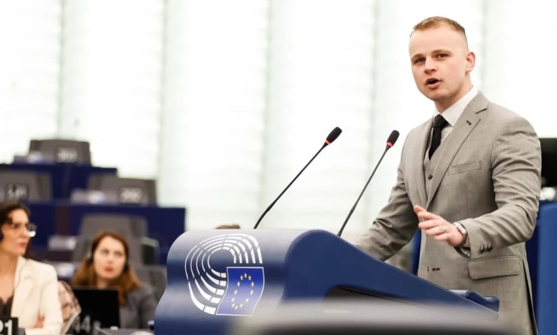 Mazurek pripomenul boj predkov proti islamu: Likvidácia európskych národov musí skončiť!