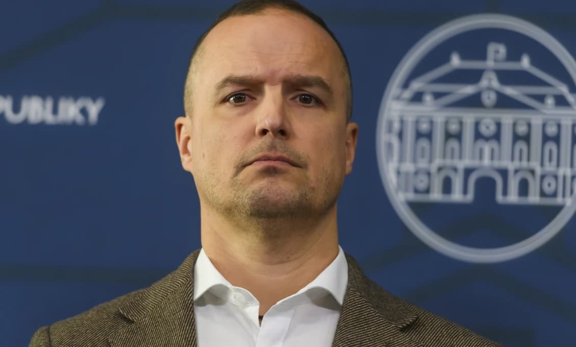 Premiér boj o fotografiu nevzdáva, Lindtner je odhodlaný spor vyhrať!