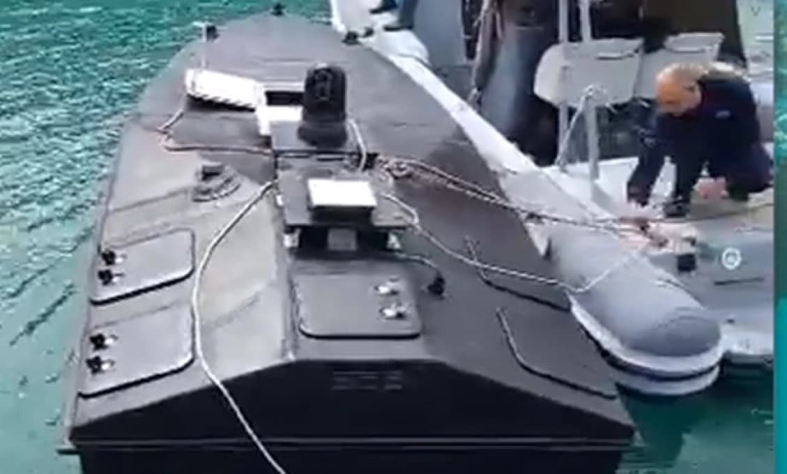 Dym stúpal k nebu, vyhlásili „červený kód“. Ukrajinský námorný dron explodoval v Rumunsku – priamo v prístave využívanom NATO