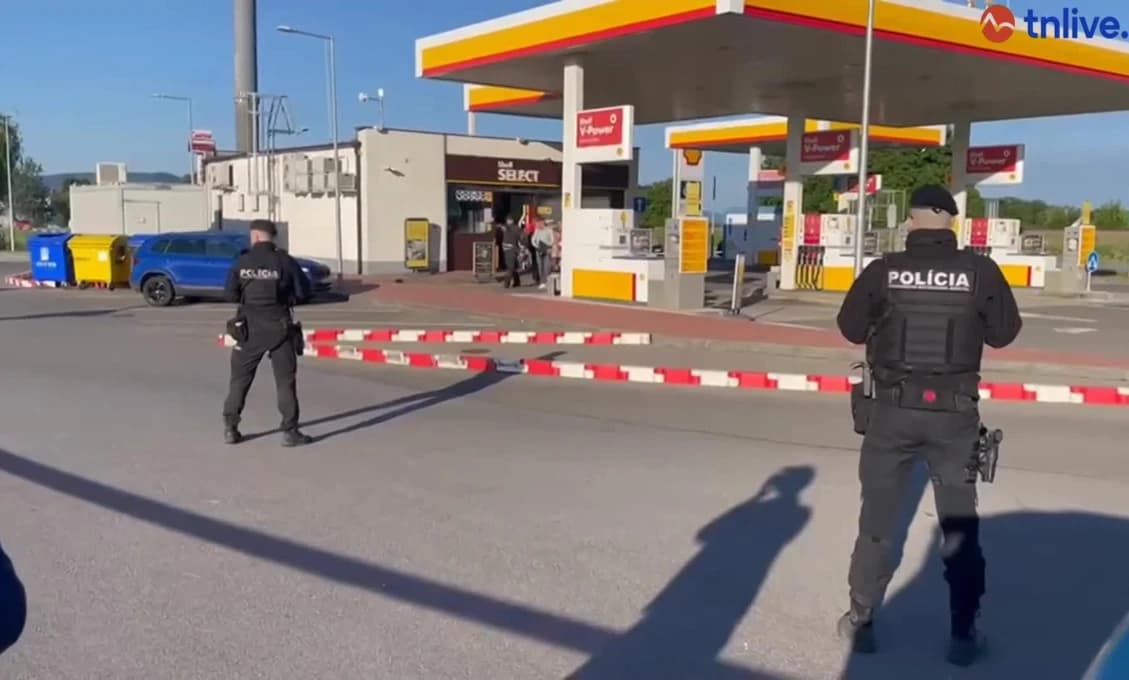AKO NA DIVOKOM ZÁPADE! Na benzínke v Trenčíne sa strieľalo (FOTO)