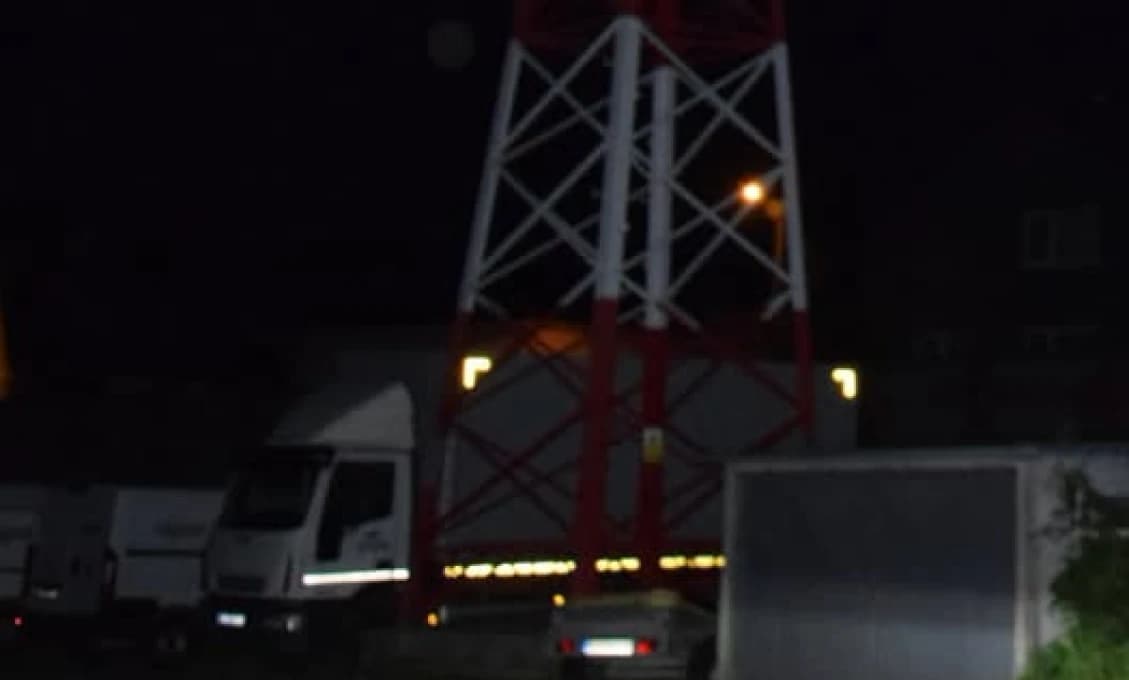 Narodil sa druhýkrát! Chlapec liezol na elektrický stožiar, zásah prúdom zázrakom prežil