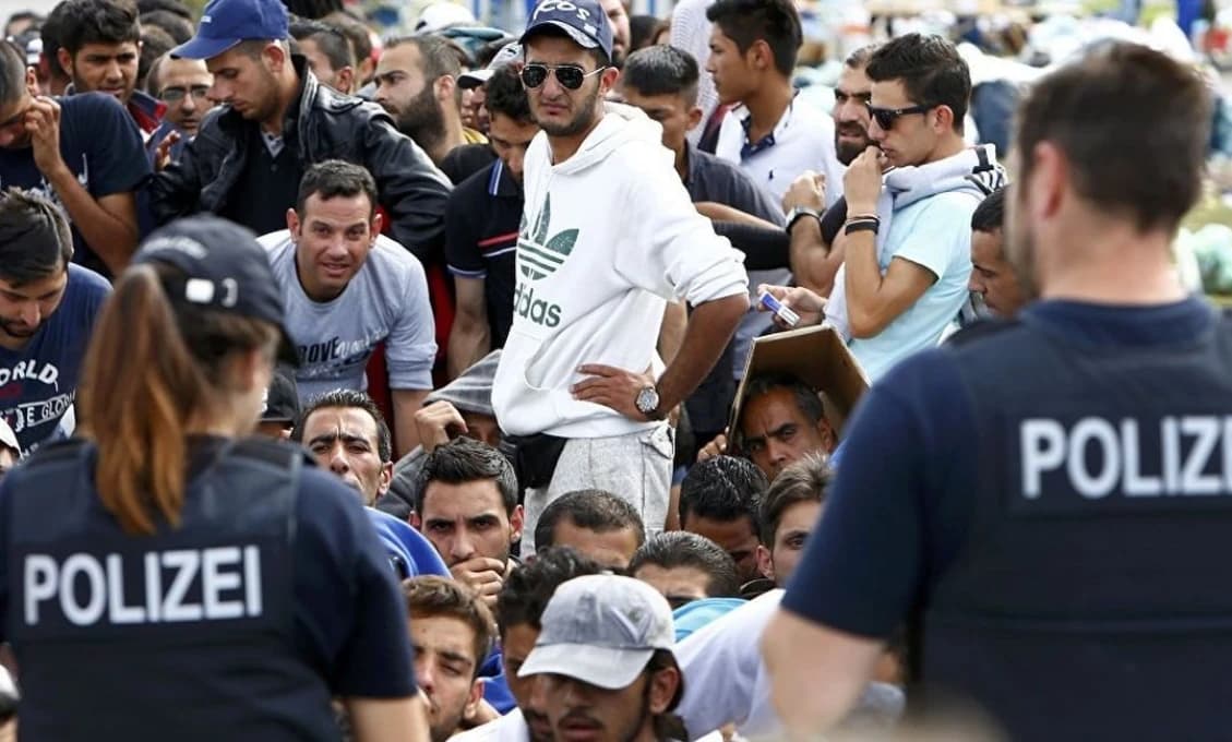 EÚ: 19 štátov vrátane SR vyzvalo na zriadenie deportačných centier pre migrantov