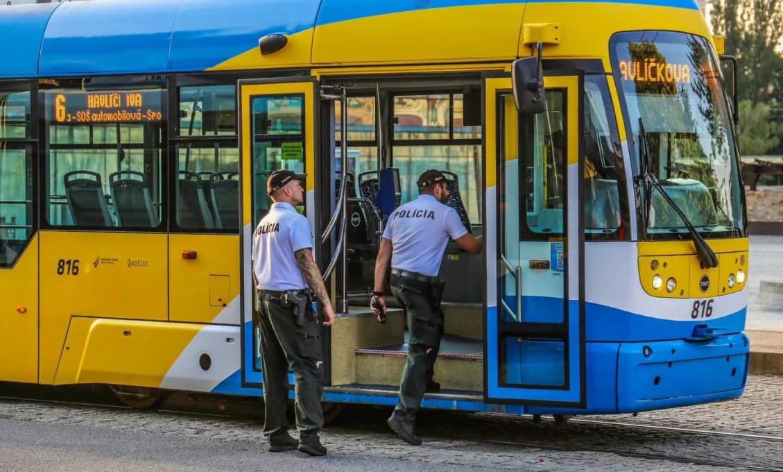 Vodič autobusu má za chrbtom desiatky cestujúcich ... A predsa sa nájde taký, čo nafúka