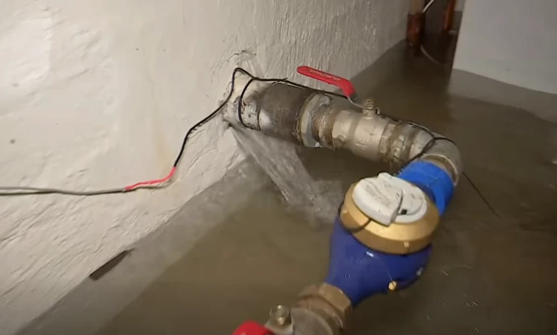 Výmena jedného ventilu a Múzeum studenej vojny zaplavili hektolitre vody (VIDEO)