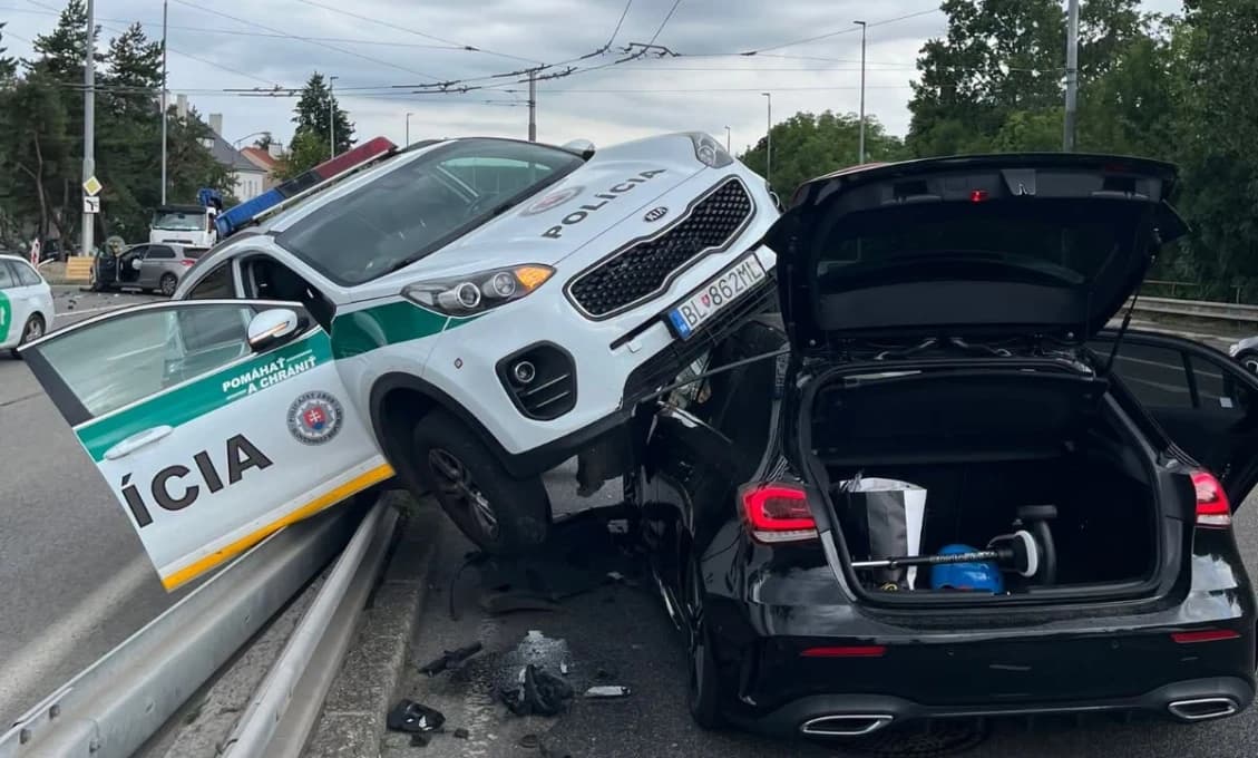 Havarovalo policajné auto! Príčinu vyšetrujú (FOTO)