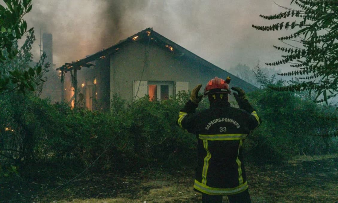 TOTO Západ ešte nezažil! Masívna evakuácia vyše 140-tisíc ľudí. Francúzsko žiada o pomoc