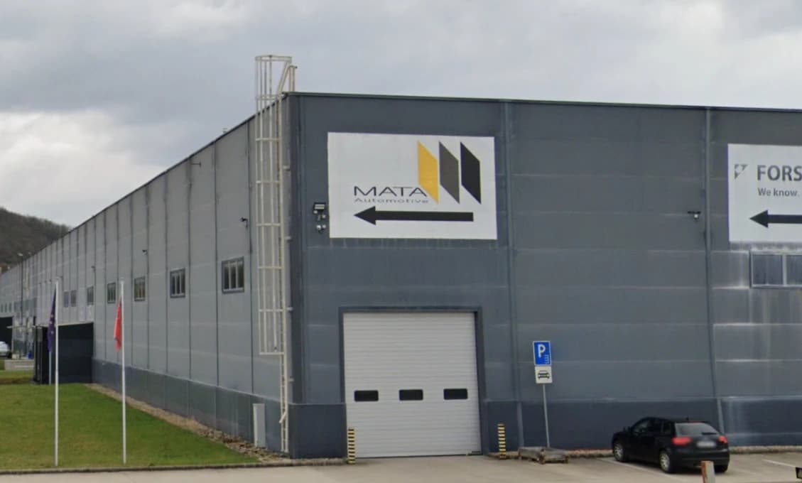 Hromadné prepúšťanie! Automobilový dodávateľ na juhu Slovenska končí