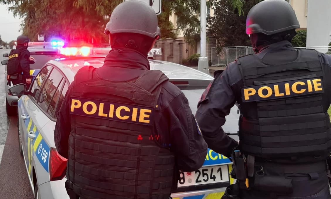 POPLACH V ČESKU! Hromadná bombová hrozba vyše 400 budovám
