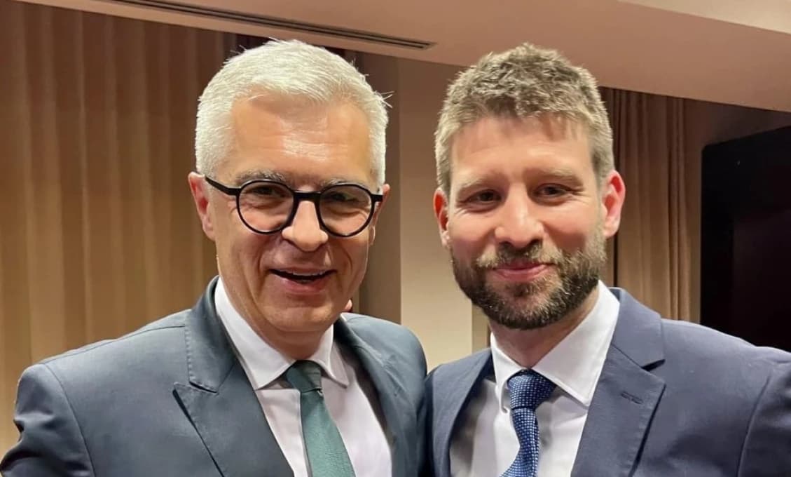 Korčok káže o transparentnosti, no peniaze z PS tečú cez firmu jeho manželky. "Sú to farizeji non plus ultra!"