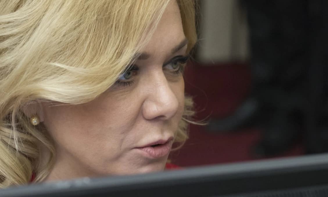 Bez dodávok elektriny zostáva vyše 70 odberateľov v obciach Beluša a Petrovice