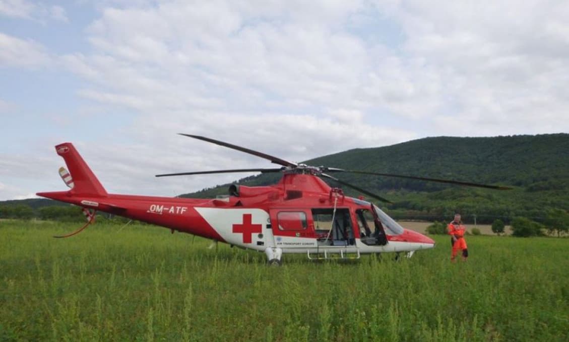 Pod Poľským hrebeňom sa vážne zranil turista, pomáhal mu vrtuľník