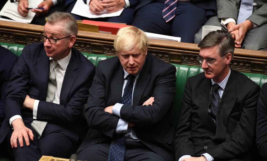 MIMORIADNA SPRÁVA: Johnson utrpel drvivú porážku v otázke Brexitu (AKTUALIZOVANÉ)