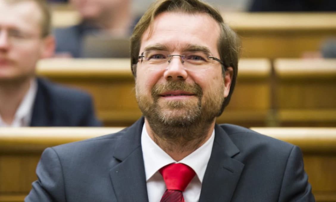 Vo Vatikáne odstúpil vplyvný kňaz obvinený z obťažovania mníšky