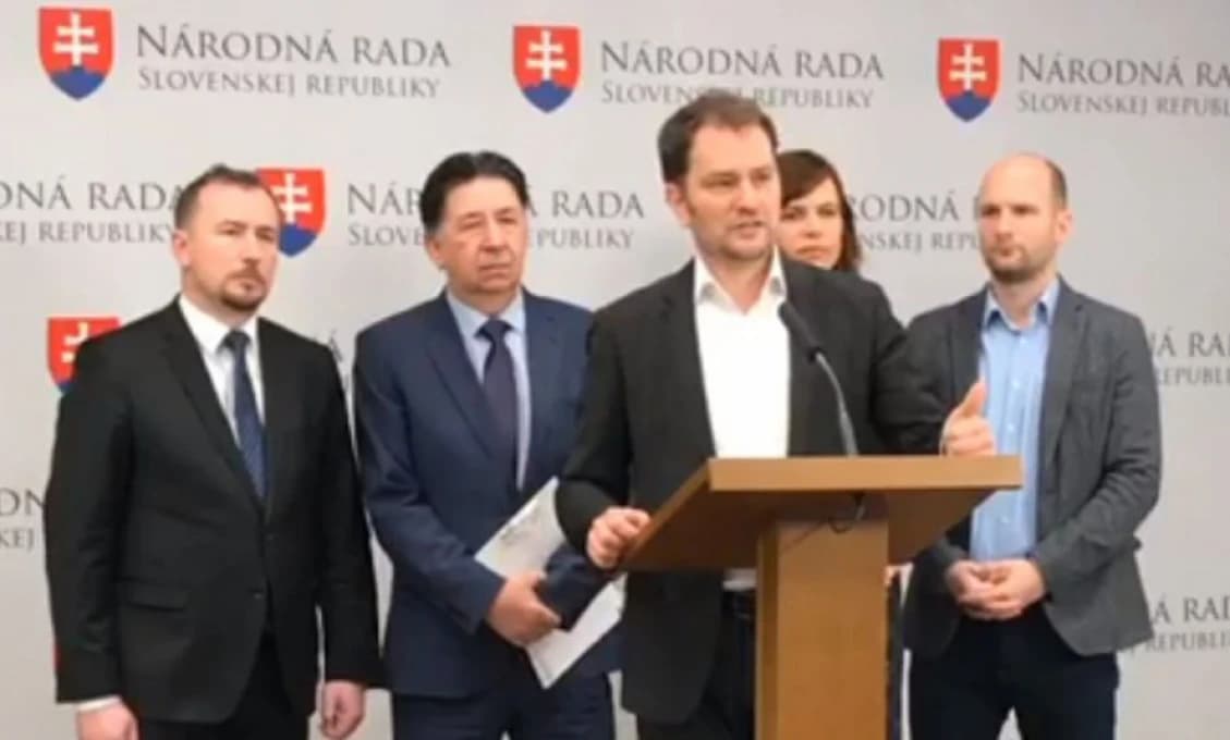 Salvini chce lodiam s migrantmi zakázať vstup do talianskych vôd