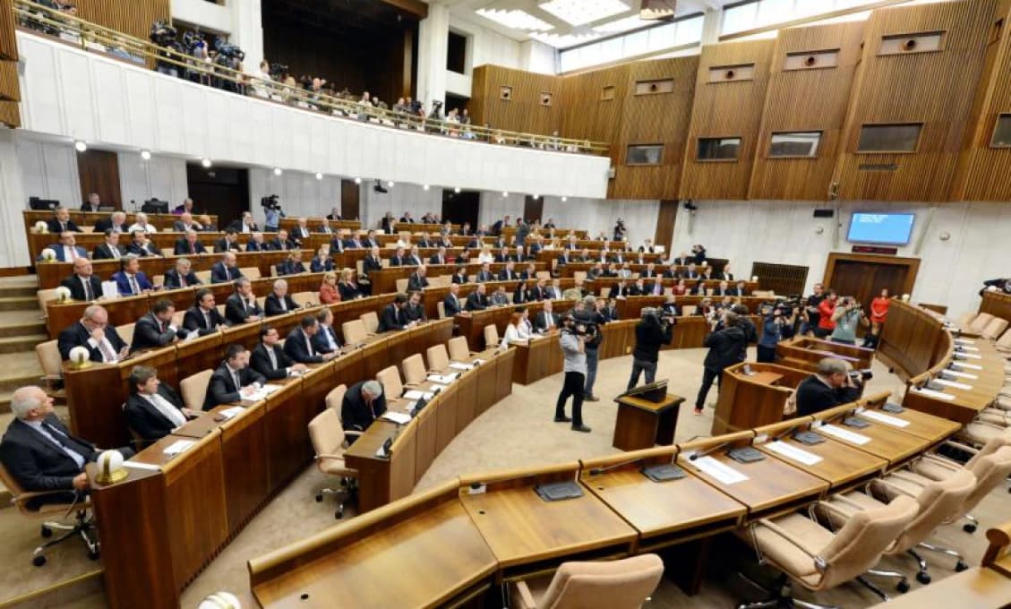 Lavíny v Alpách si vyžiadali najmenej desať obetí