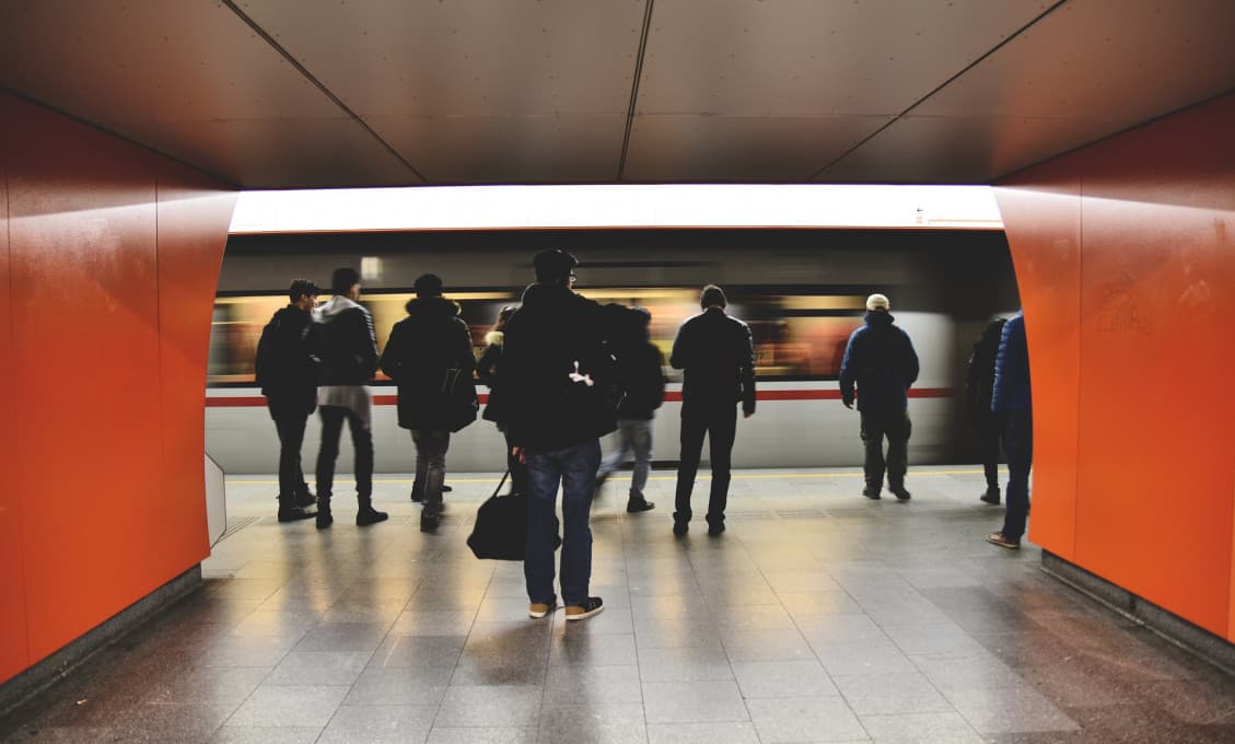 Mesto Wu-chan sa pomaly vracia do normálu. Po dvoch mesiacoch sa otvára metro