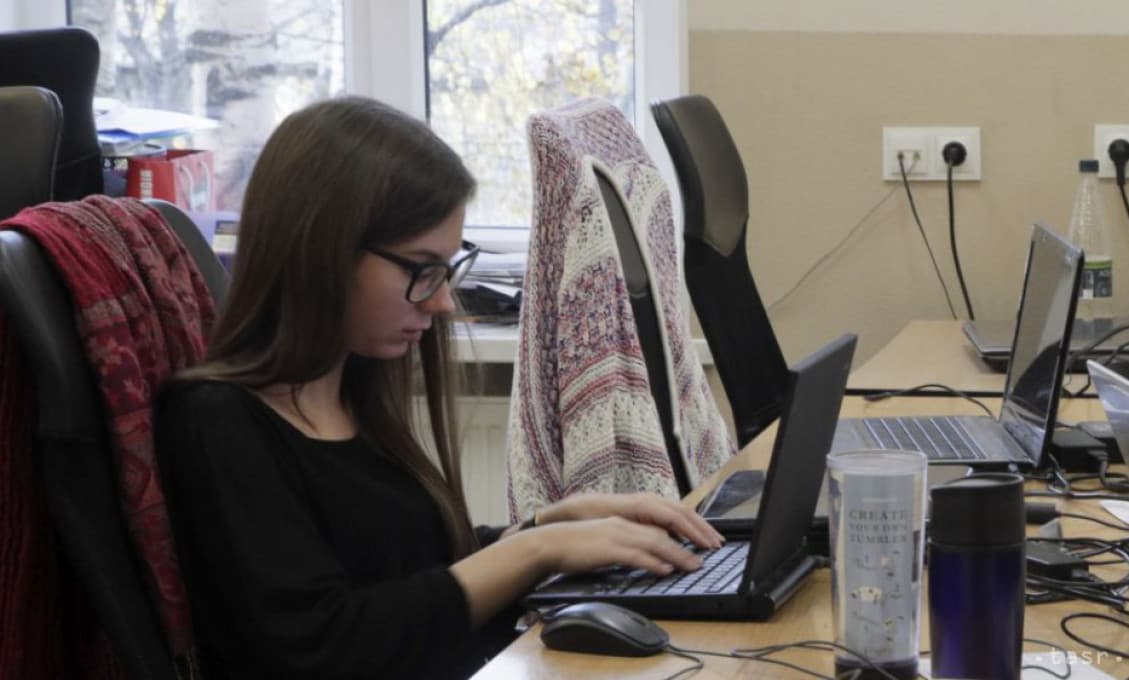 V nedeľu pravidelne alebo občas pracuje 31 % zamestnaných Slovákov