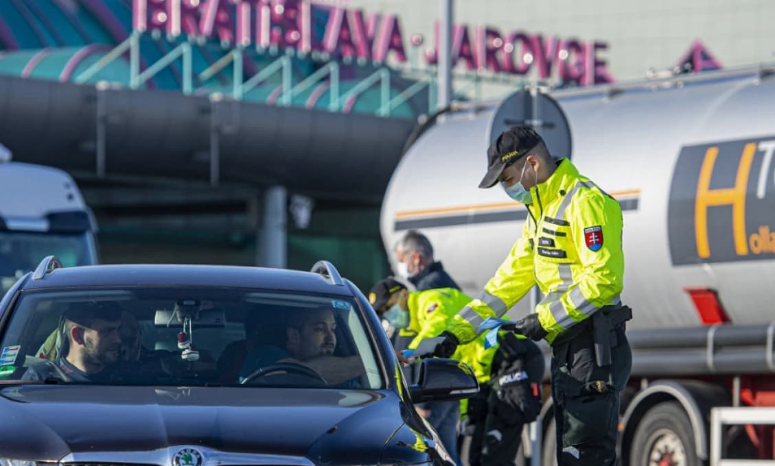 Od polnoci sú priechodnejšie aj maďarsko-slovenské hranice