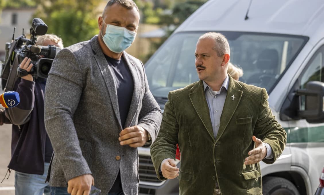Dôkazom v kauze šekov je aj verdikt o rozpustení Slovenskej pospolitosti, tvrdí súd