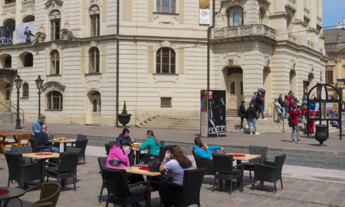 V Košiciach poslanci schválili odpustenie poplatkov za letné terasy