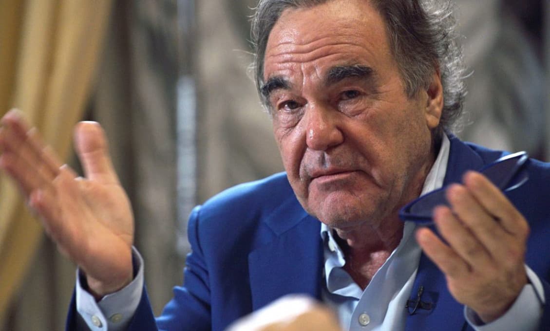 Oliver Stone pohŕda vládou USA, pretože nezrušili sankcie voči Iránu a Venezuele