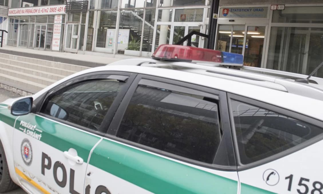 Na pozemku rodinného domu v Nových Zámkoch našli zakopané dieťa