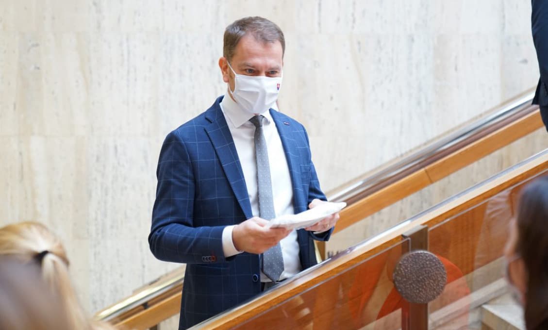 Premiér: Buďme naďalej ostražití, hrozba koronavírusu naďalej číha