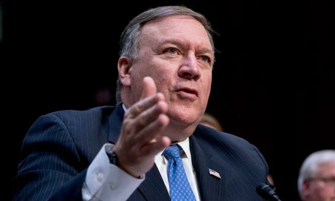 "Vešiate homosexuálov a kameňujete ženy", uviedol Pompeo v odpovedi na Zarífov príspevok