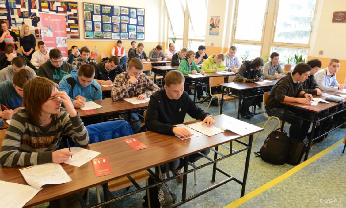 Do ZŠ a MŠ sa vracia 50 až 80 percent detí, hovorí minister školstva