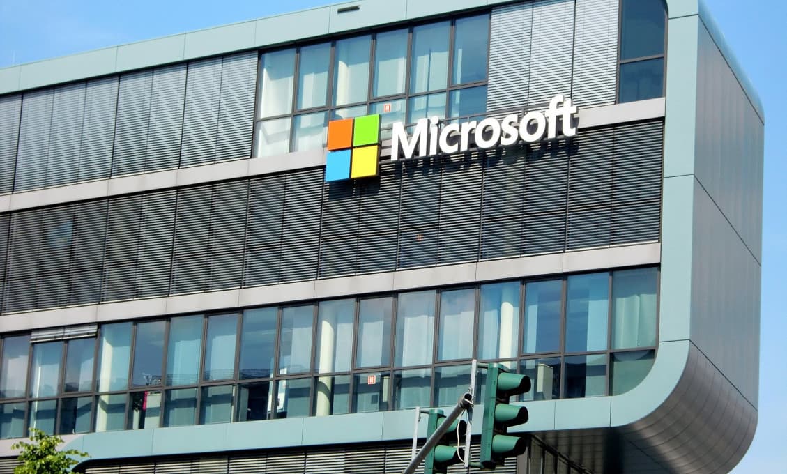 Microsoft má v pláne "zbaviť sa" novinárov a nahradiť ich robotmi