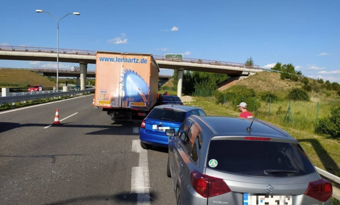 Na diaľnici D1 v smere do Senca došlo k dopravnej nehode
