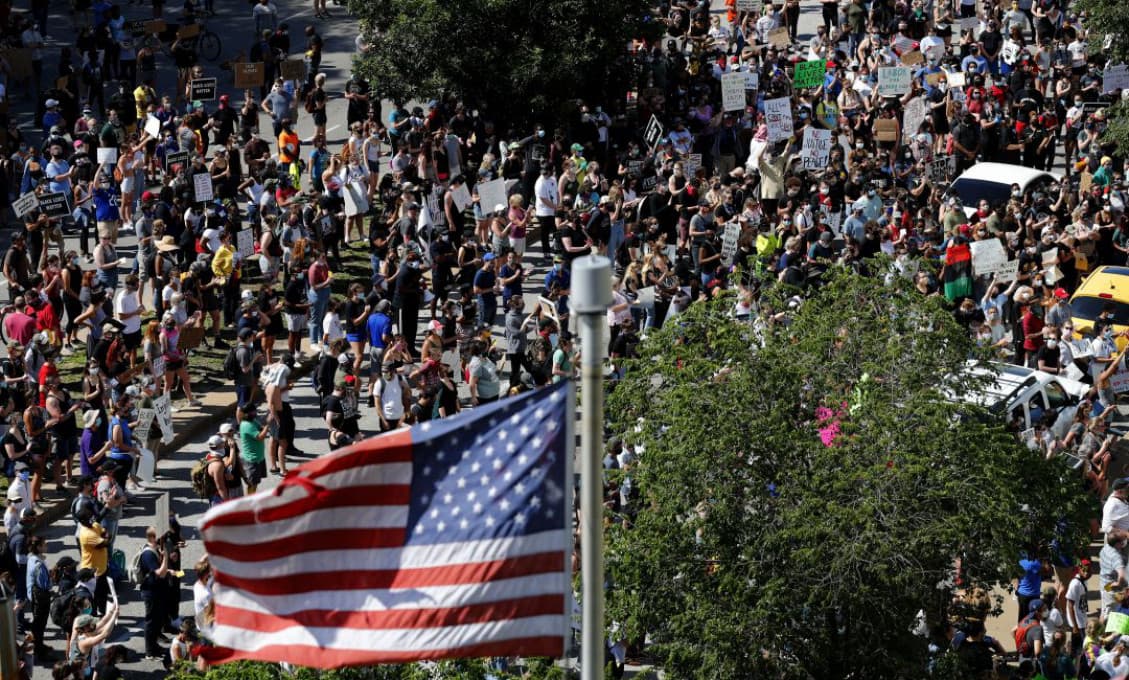 Prečo nepokoje v USA nie sú ako Euromajdan alebo farebná revolúcia