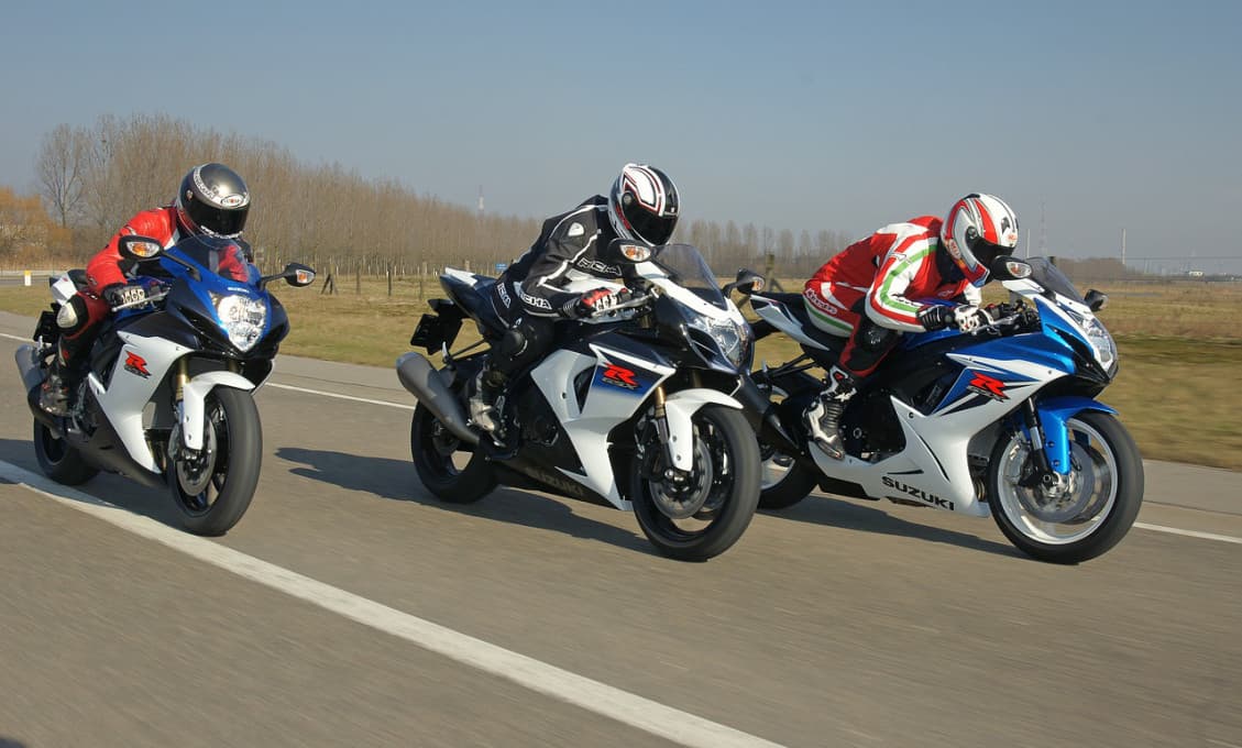 Motorkárom hrozí zákaz jazdy v nedeľu