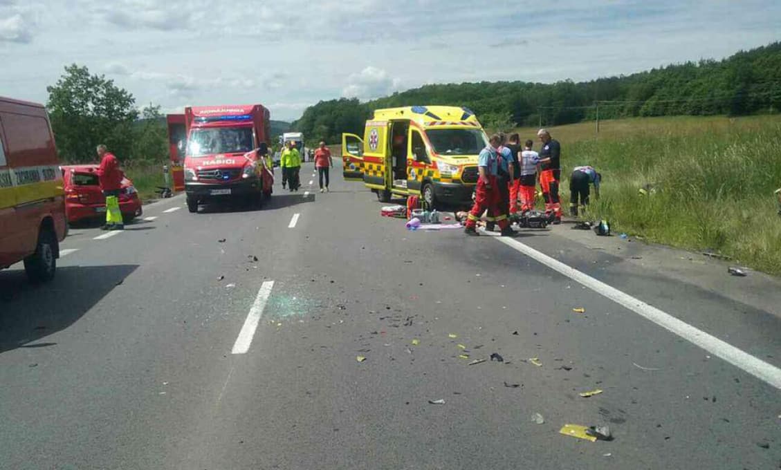 TRAGÉDIA: Zrážka dvoch motocyklov a auta v okrese Zvolen má dve obete