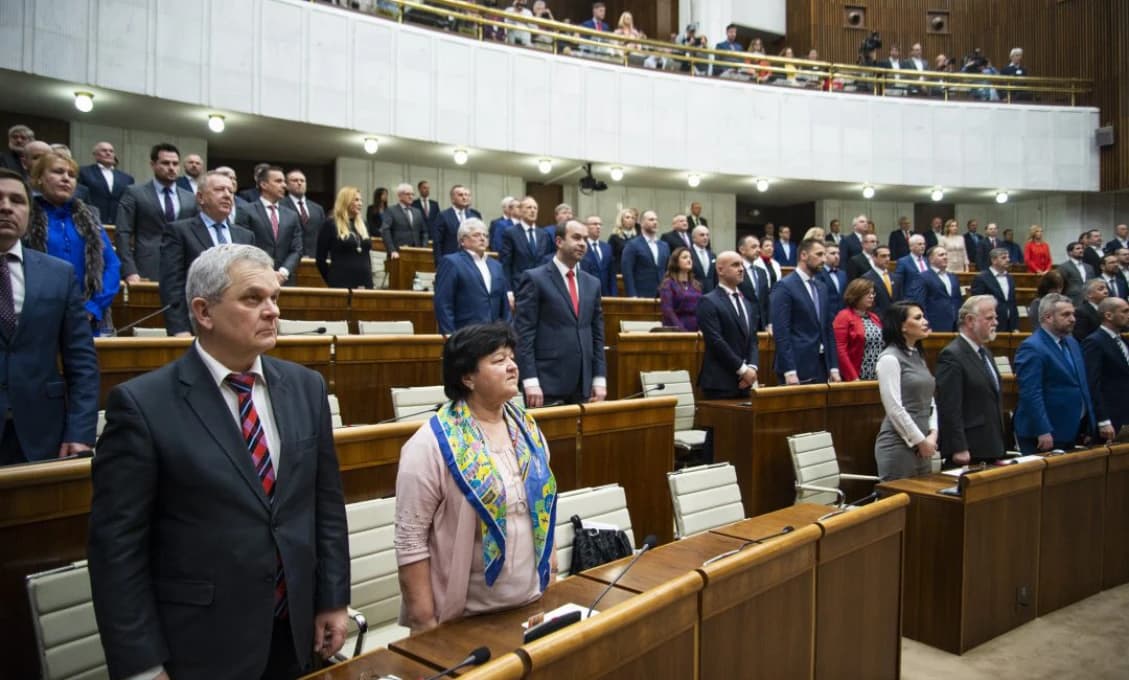 Poslanci zasadnú do lavíc opäť v utorok, čaká ich ešte niekoľko bodov