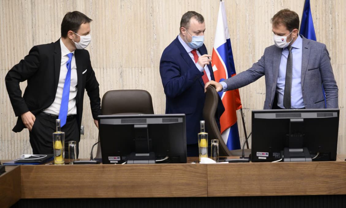 Ministri sa hádajú o zatvorení prevádzok v nedeľu